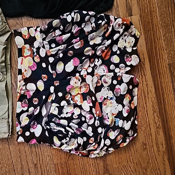 Bundle of 5 pairs of shorts - Picture 4 of 6